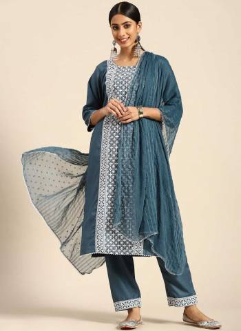 For A Different Look,Grab These Readymade Suit in Fine Colored Pair With Bottom And Dupatta.These Top And Bottom Are Fabricated On Cotton Blend Pair With Chiffon Dupatta.Its Beautified With Thread Embroidery Work.