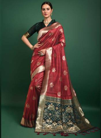 For A Different Look,Grab These Saree in All Over Fine Colored.These Saree And Blouse Are Fabricated On Tussar Silk.its Beautified With Jari Wevon Patola Style Designer Work.