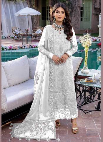 For A Beautiful Look,Grab These Salwar Suit in All Over Fine Colored Pair With Bottom And Dupatta.These Top Are Faux Georgette And Dupatta Are Fabricated On Net Pair With Santoon Bottom.Its Beautified With Heavy Sequance Embroidery,Stone Work.