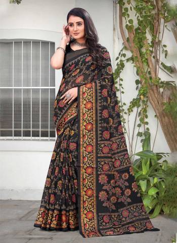 For A Festive Wear,Grab These Fine Colored Saree Pair With Blouse.These Saree And Blouse Are Fabricated On Cotton.Its Beautified With Designer Printed Work.