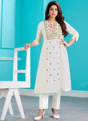 Grab These Readymade Kurti in Fine Colored.These Kurti is Fabricated On Vellore Viscose Slub.Its Beautified With Thread Embroidery Work.