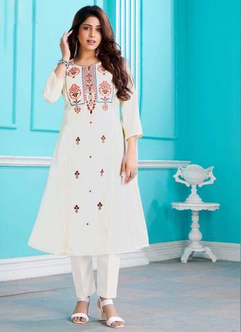 Grab These Readymade Kurti in Fine Colored.These Kurti is Fabricated On Vellore Viscose Slub.Its Beautified With Thread Embroidery Work.