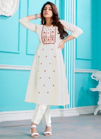 Grab These Readymade Kurti in Fine Colored.These Kurti is Fabricated On Vellore Viscose Slub.Its Beautified With Thread Embroidery Work.