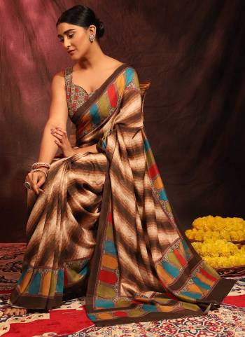 For A Festive Wear,Grab These Fine Colored Saree Pair With Blouse.These Saree And Blouse Are Fabricated On Cotton.Its Beautified With Designer Printed Work.