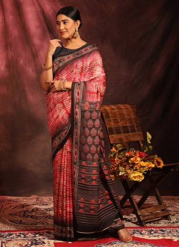 For A Festive Wear,Grab These Fine Colored Saree Pair With Blouse.These Saree And Blouse Are Fabricated On Cotton.Its Beautified With Designer Printed Work.