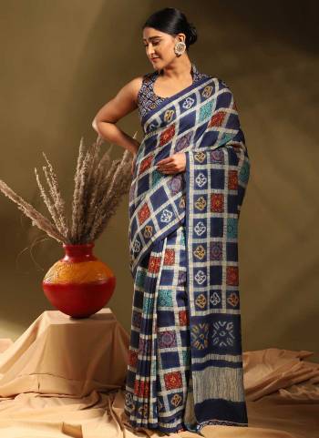 For A Festive Wear,Grab These Fine Colored Saree Pair With Blouse.These Saree And Blouse Are Fabricated On Cotton.Its Beautified With Designer Printed Work.