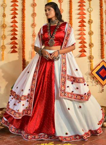 Grab These Lehenga Choli in fine Colored.These lehenga And Dupatta Are Fabricated On Muslin Cotton Pair With Gajji Silk Blouse.Its Beautified With Heavy Designer Work.