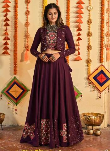 Grab These Lehenga Choli in fine Colored.These lehenga And Blouse Are Fabricated On Muslin Cotton Pair With Cotton Dupatta.Its Beautified With Heavy Designer Work.