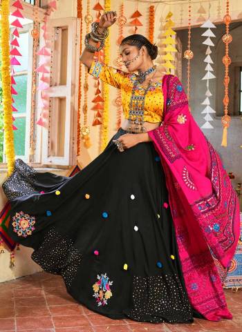 Grab These Lehenga Choli in fine Colored.These Lehenga is Fabricated On Muslin Cotton Pair With Gajji Silk Blouse.Its Beautified With Heavy Designer Work.