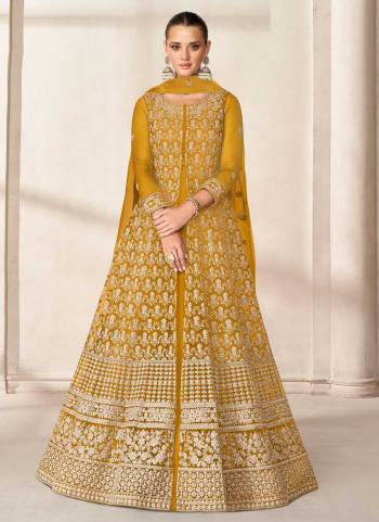 For A Beautiful Look,Grab These Anarkali Suit in All Over Fine Colored Pair With Bottom And Dupatta.These Top And Dupatta Are Fabricated On Butterfly Net Pair With Santoon Bottom.Its Beautified With Heavy Coading,Sequance Embroidery,Hand Work.