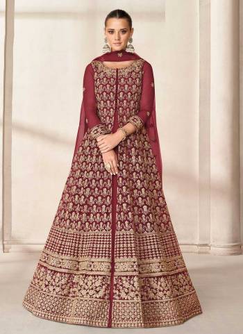 For A Beautiful Look,Grab These Anarkali Suit in All Over Fine Colored Pair With Bottom And Dupatta.These Top And Dupatta Are Fabricated On Butterfly Net Pair With Santoon Bottom.Its Beautified With Heavy Coading,Sequance Embroidery,Hand Work.