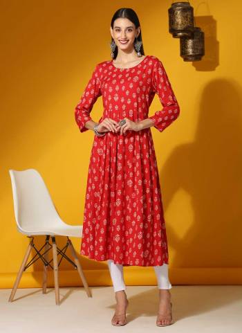 Grab These Fine Colored Kurti.These Kurti is Fabricated On Rayon.Its Beautified With Designer Printed Work.