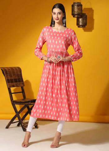 Grab These Fine Colored Kurti.These Kurti is Fabricated On Rayon.Its Beautified With Designer Printed Work.