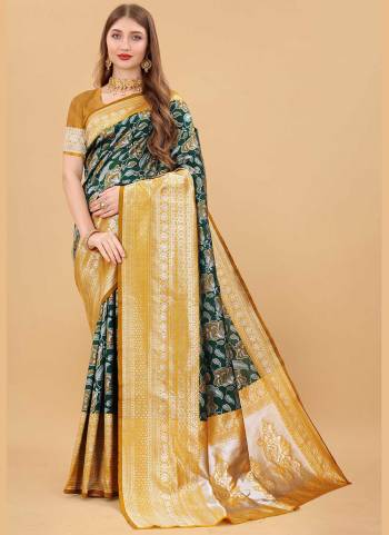 For A Festive Wear,Grab These Saree in Fine Color Pair With Blouse.These Saree And Blouse Are Fabricated On Banarasi Silk.Its Beautified With Heavy Jari Wevon Jacquard Designer Work.