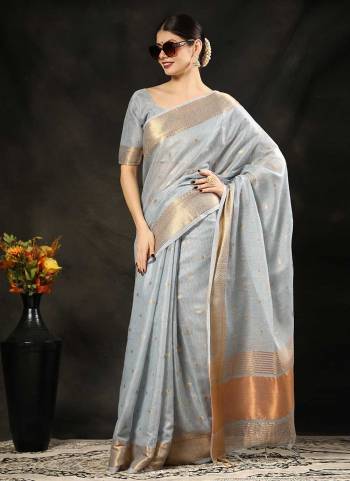 For A Beautiful Look,Grab These Saree in All Over Fine Colored Pair With Blouse.These Saree And Blouse Are Fabricated On Maheshwari Silk.Its Beautified With Weaving Jari Pallu Brder Butti Designer Work.