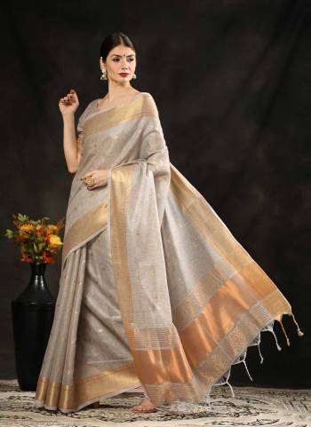 For A Beautiful Look,Grab These Saree in All Over Fine Colored Pair With Blouse.These Saree And Blouse Are Fabricated On Maheshwari Silk.Its Beautified With Weaving Jari Pallu Brder Butti Designer Work.