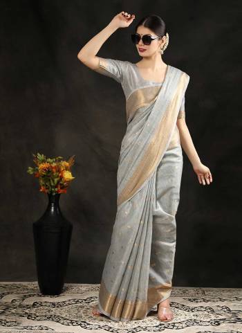 For A Beautiful Look,Grab These Saree in All Over Fine Colored Pair With Blouse.These Saree And Blouse Are Fabricated On Maheshwari Silk.Its Beautified With Weaving Jari Pallu Brder Butti Designer Work.