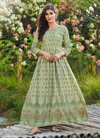 For A Festive Wear,Grab These Readymade Kurti in Fine Colored.These Kurti is Fabricated On Rayon.Its Beautified With Designer Printed Work.