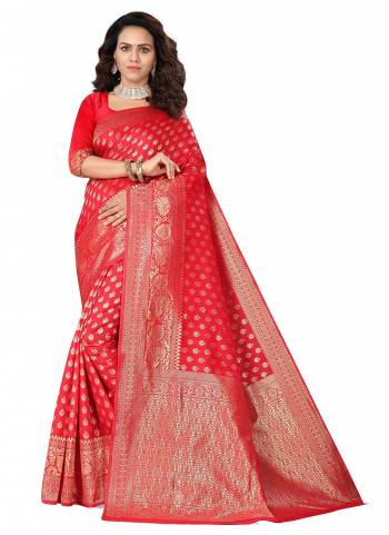 For A Casual Wear,Grab These Saree in Fine Colored Pair With Matching Colored Blouse.These Saree And Blouse Are Fabricated On Silk.Its Beautified With Wevon Designer Work.