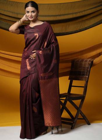 For A Beautiful Look,Grab These Saree in Fine Colored pair With Blouse.These Saree And Blouse Are Fabricated On Soft Silk.Its Beautified With Wevon Copper Jari Pallu Butti Designer Work.