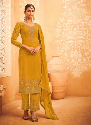 For A Designer Look,Grab These Plazzo Suit in Fine Colored.These Top Is Fabricated On Faux Georgette Pair With Santoon Bottom And Georgette Dupatta.Its Beautified With Heavy Designer Work.