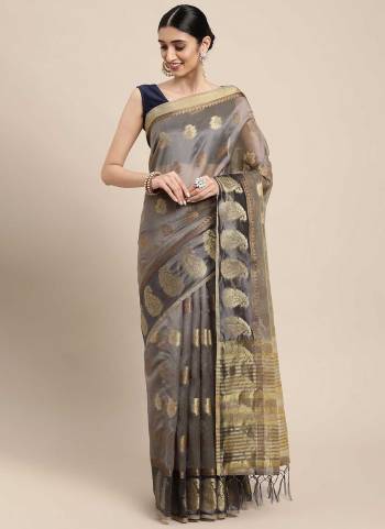 For A Beautiful Look,Grab These Saree in Fine Colored Pair With Blouse.These Saree And Blouse Are Fabricated On Organza.Its Beautified With Heavy Wevon Handloom Designer Work.