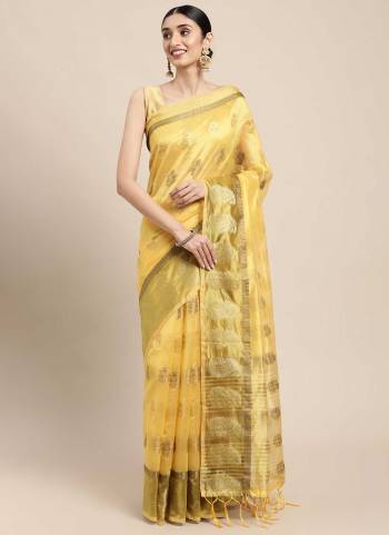 For A Beautiful Look,Grab These Saree in Fine Colored Pair With Blouse.These Saree And Blouse Are Fabricated On Organza.Its Beautified With Heavy Wevon Handloom Designer Work.