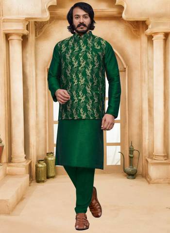 For A Festive Wear,Grab These Readymade Pair in Fine Colored.These Kurta And Bottom Are Fabricated on Art Silk Pair With Silk Jacquard Jacket.Its Beautified With Gold Weaving Designer Work.