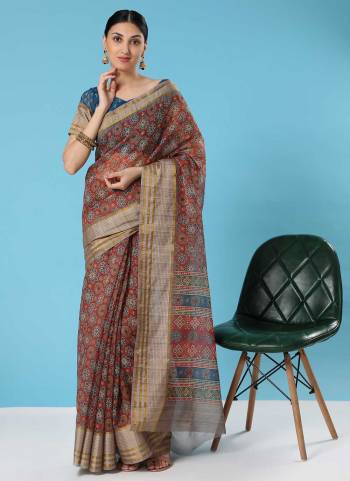 For A Festive Wear,Grab These Saree in All Over Fine Colored Pair With Blouse.These Saree And Blouse Are Fabricated Cotton.Its Beautified With Wevon Border,Designer Printed Work.