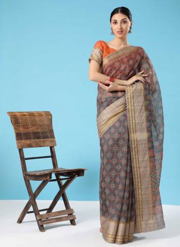 For A Festive Wear,Grab These Saree in All Over Fine Colored Pair With Blouse.These Saree And Blouse Are Fabricated Cotton.Its Beautified With Wevon Border,Designer Printed Work.