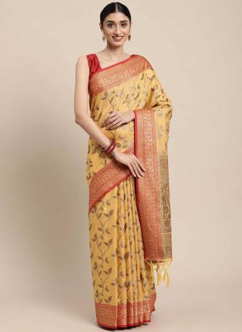 For A Beautiful Look,Grab These Saree in Fine Colored Pair With Blouse.These Saree And Blouse Are Fabricated On Cotton.Its Beautified With Heavy Wevon Handloom Designer Work.