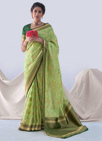 Grab These Saree in Fine Colored Pair With Blouse.These Saree And Blouse Are Fabricated On Silk Organza.Its Beautified With Heavy Weaving  Designer Work. 