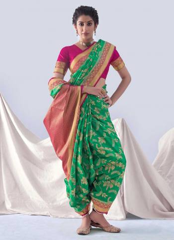 Grab These Saree in Fine Colored Pair With Blouse.These Saree And Blouse Are Fabricated On Silk Organza.Its Beautified With Heavy Weaving  Designer Work. 