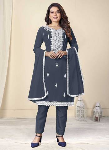 For A Casual Wear,Grab These Suit in Fine Colored Pair With Bottom And Dupatta.These Top And Dupatta Are Fabricated On Georgette Pair With Santoon Bottom.Its Beautified With Designer Embroidery Work.