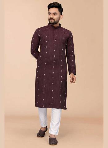 For A Festive Wear,Grab These Kurta in Fine Colored.These Kurta is Fabricated On Viscose Rayon With Wevon Designer Work.Its Available in All Regular Size.