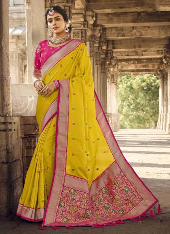 For A Designer Look,Grab These Saree in All Over Fine Colored Pair With Blouse.These Saree Is Fabricated On Banarasi Silk Pair With Raw Silk Blouse.Its Beautified With Heavy Woven Designer And Khatli Work.