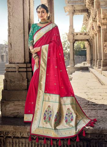 For A Designer Look,Grab These Saree in All Over Fine Colored Pair With Blouse.These Saree Is Fabricated On Banarasi Silk Pair With Raw Silk Blouse.Its Beautified With Heavy Woven Designer And Khatli Work.