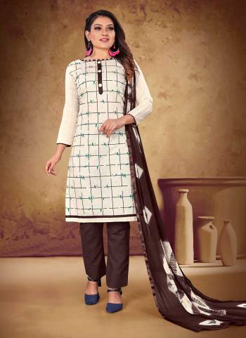 For A Casual Wear,Grab These Suit in Fine Colored.These Top is Fabricated On Khadi Cotton Pair With Cotton Bottom And Nazmin Dupatta.Its Beautified With Designer Printed,Shaburi Printed Work.