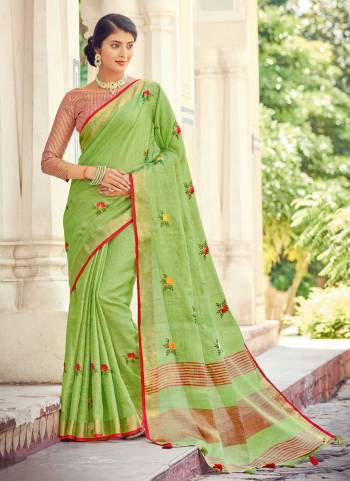 For A Beautiful Look,Grab These Saree in Fine Colored Pair With Blouse.These Saree And Blouse Are Fabricated On Linen.Its Beautified With Heavy Wevon Designer,Embroidery Work.