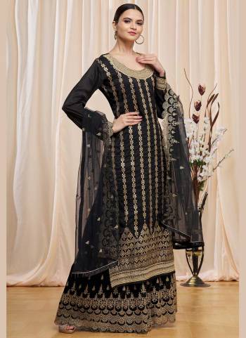 For A Designer Look,Grab These Plazzo Suit in Fine Colored Pair With Bottom And Dupatta.These Top Is Fabricated On Dolla Jacquard Pair With Net Bottom And Dupatta.Its Beautified With Wevon Designer,Embroidery,Stone Work.