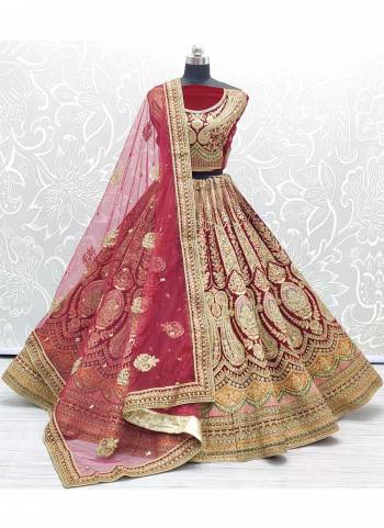 Grab These Heavy Designer Lehenga Choli in Fine Colored Pair With Blouse And Dupatta.These Lehenga And Blouse Are Fabricated On Velvet Pair With Soft Net Dupatta.Its Beautified With Dori,Thread,Sequance Embroidery,Diamond Work.