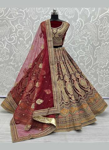 Grab These Heavy Designer Lehenga Choli in Fine Colored Pair With Blouse And Dupatta.These Lehenga And Blouse Are Fabricated On Velvet Pair With Soft Net Dupatta.Its Beautified With Dori,Thread,Sequance Embroidery,Diamond Work.