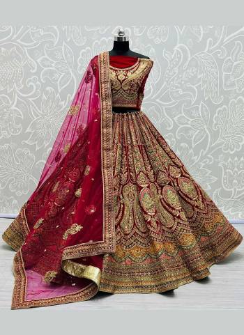 Grab These Heavy Designer Lehenga Choli in Fine Colored Pair With Blouse And Dupatta.These Lehenga And Blouse Are Fabricated On Velvet Pair With Soft Net Dupatta.Its Beautified With Dori,Thread,Sequance Embroidery,Diamond Work.