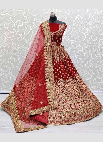 Grab These Heavy Designer Lehenga Choli in Fine Colored Pair With Blouse And Dupatta.These Lehenga And Blouse Are Fabricated On Velvet Pair With Soft Net Dupatta.Its Beautified With Dori,Thread,Sequance Embroidery,Diamond Work.