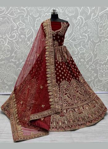 Grab These Heavy Designer Lehenga Choli in Fine Colored Pair With Blouse And Dupatta.These Lehenga And Blouse Are Fabricated On Velvet Pair With Soft Net Dupatta.Its Beautified With Dori,Thread,Sequance Embroidery,Diamond Work.