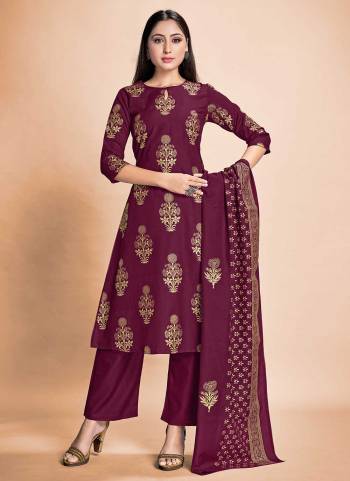 Grab These Readymade Suit in Fine Colored Pair With Bottom And Dupatta.These Top And Bottom Are Fabricated On Rayon Pair With Rayon Dupatta.Its Beautified With Foil Printed Work.