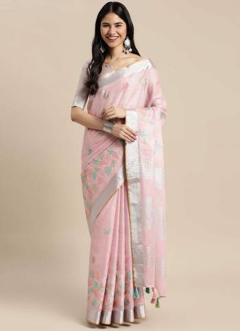 For A Casual Wear,Grab These Saree in Fine Colored Pair With Blouse.These Saree And Blouse Are Fabricated On Linen.its Beautified With Wevon Pallu Border,Resham Embroidery Work.