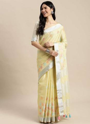 For A Casual Wear,Grab These Saree in Fine Colored Pair With Blouse.These Saree And Blouse Are Fabricated On Linen.its Beautified With Wevon Pallu Border,Resham Embroidery Work.