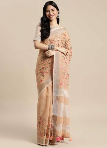 For A Casual Wear,Grab These Saree in Fine Colored Pair With Blouse.These Saree And Blouse Are Fabricated On Linen.its Beautified With Wevon Pallu Border,Resham Embroidery Work.