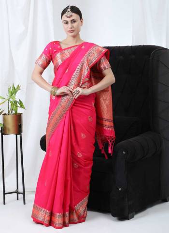 Grab These Festive Wear Saree in Fine Colored Pair With Blouse.These Saree And Blouse Are Fabricated On Banarasi Silk.Its Beautified With Wevon Gota Patti Designer Work.